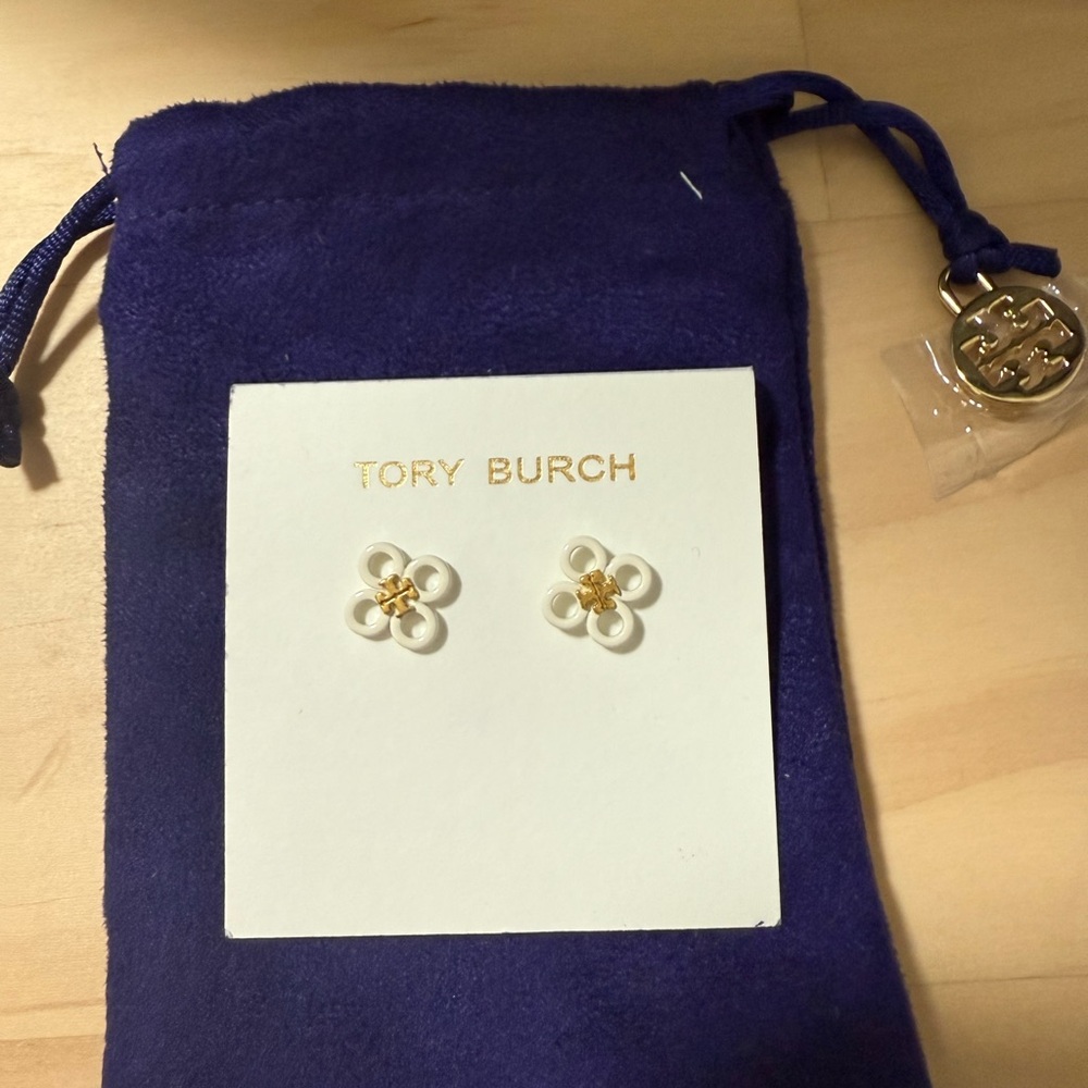 (New) Tory Burch Britten Cut Out Studs Black 139802